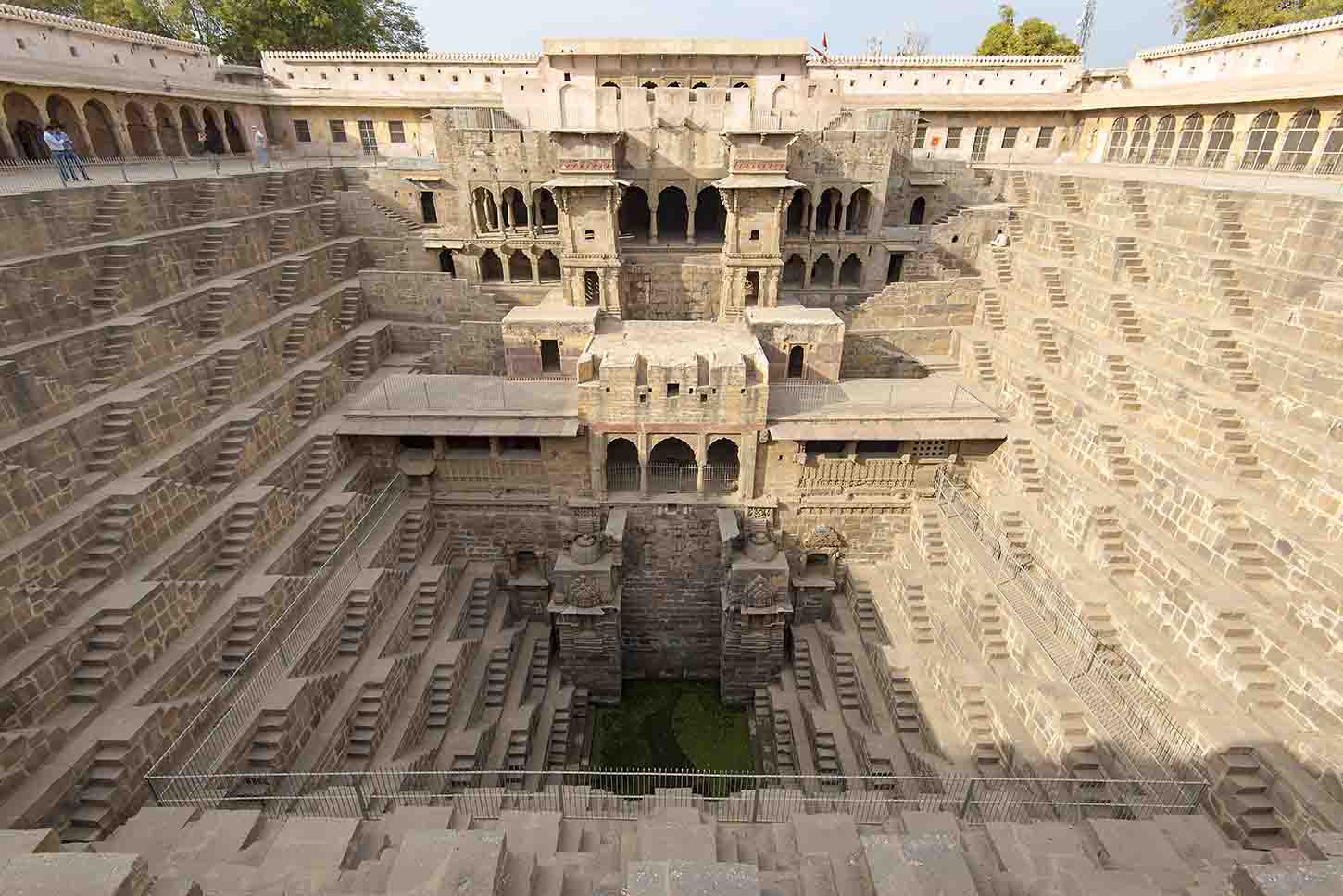 インドの水不足を解決する古代建物「ステップウェル」