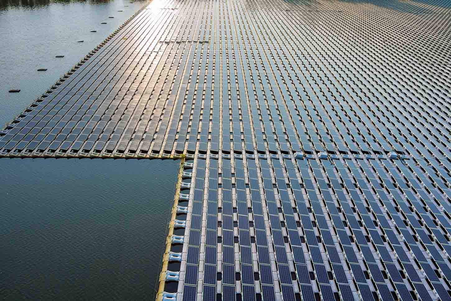 シンガポールに世界最大級の水上太陽光発電所がオープン