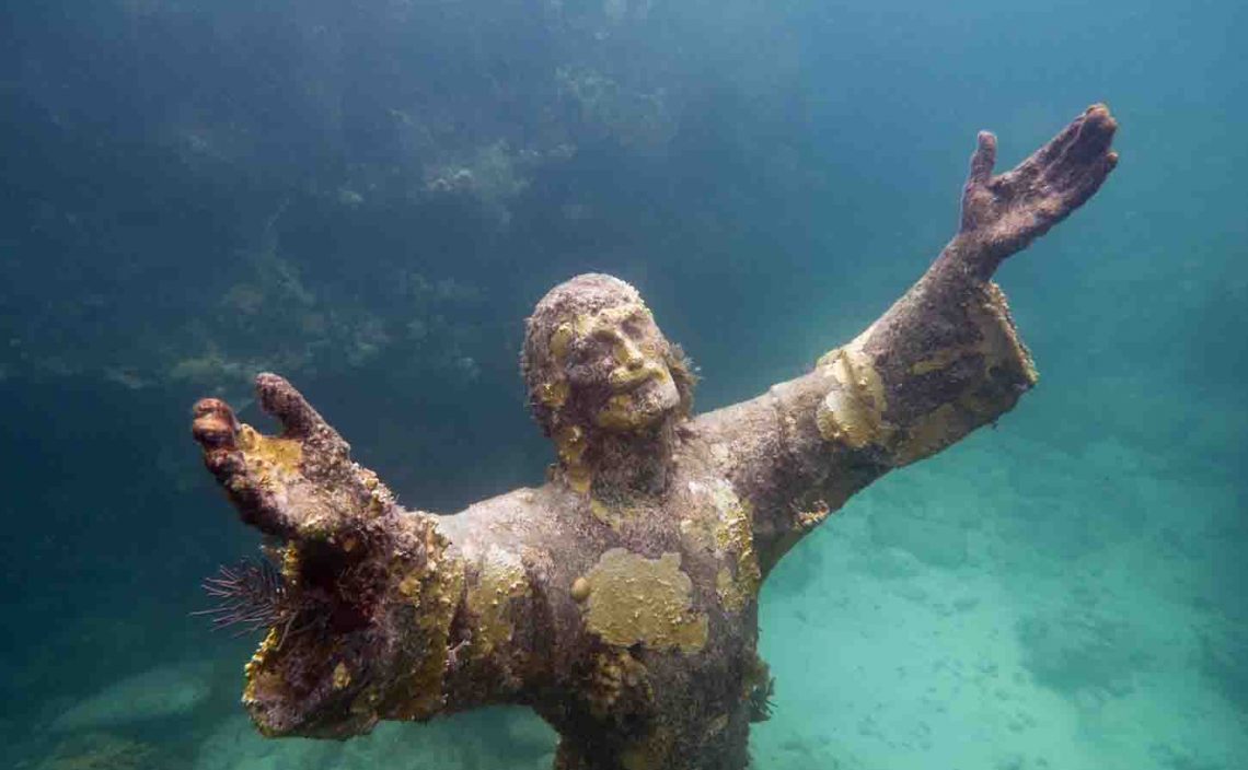 人工漁礁の役割も持つ、キプロス島のサステナブルな海底彫刻美術館